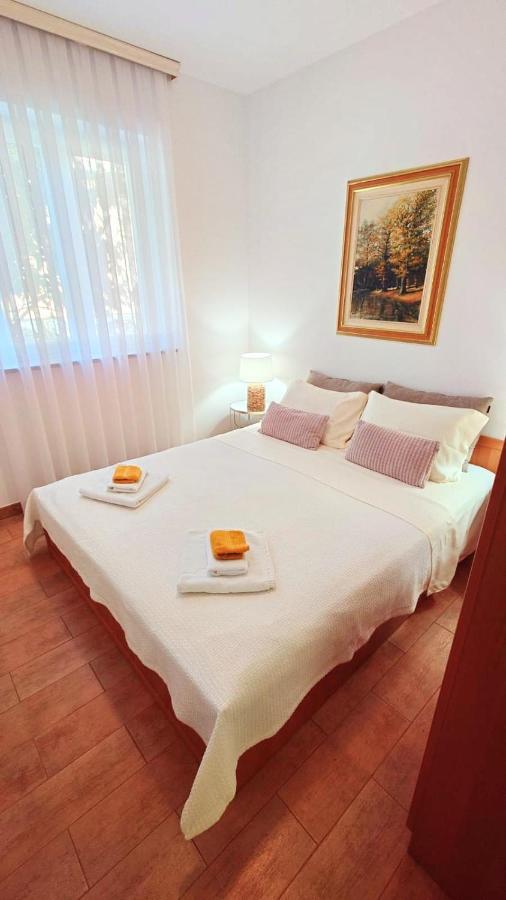 Apartments Lola Rovinj Buitenkant foto