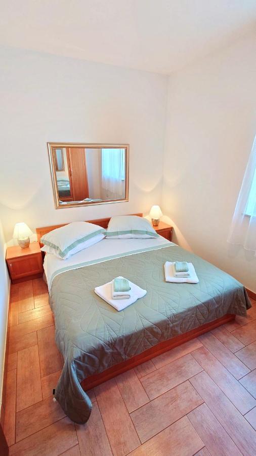 Apartments Lola Rovinj Buitenkant foto