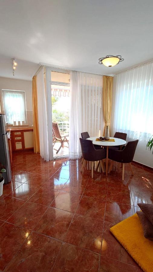 Apartments Lola Rovinj Buitenkant foto